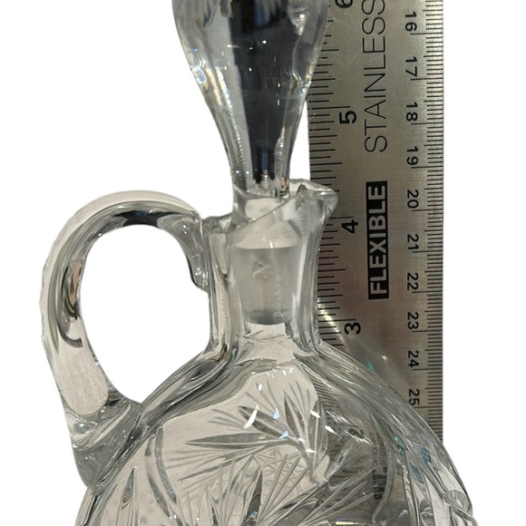 HEAVY VINTAGE CRYSTAL OIL DECANTER. - Picture 5 of 7